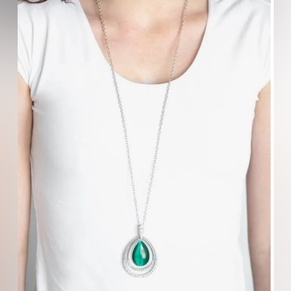 ❤️ 4 For $20 ❤️ Glow and Tell Green Necklace Paparazzi Rhinestone